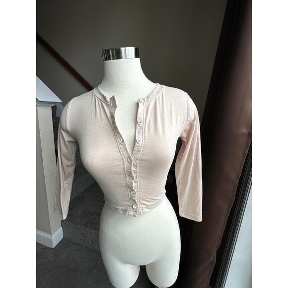 Missguided beige cropped button down top, size 0/XXS - Picture 2 of 10